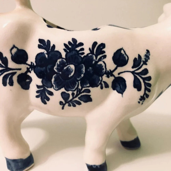 Vintage Delft Style Cow Creamer 6 Inch Long Figurine Flowers Windmill - Picture 13 of 15